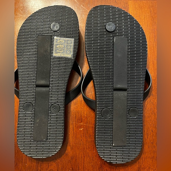 👣 NWOT Coachella Grounding Black Flip Flops - Picture 6 of 9